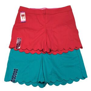 Isaac Mizrahi Red and Green Scalloped Women Shorts